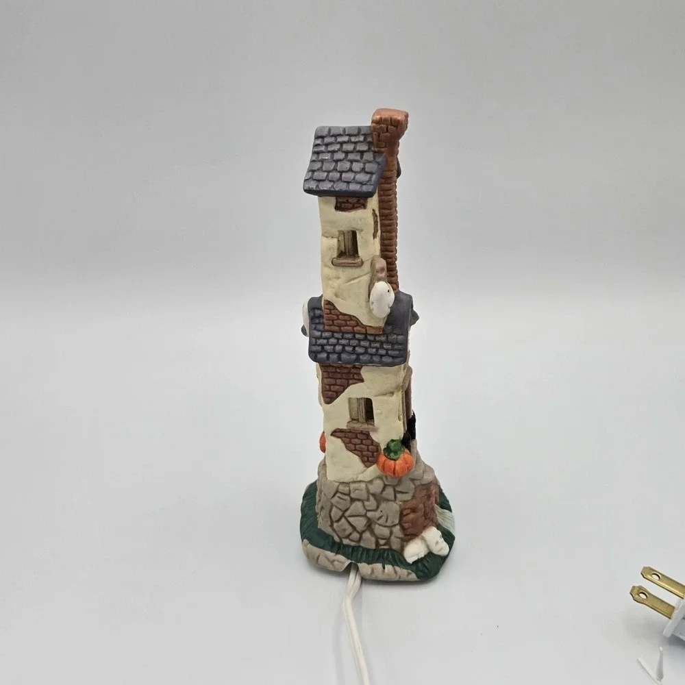 Vtg Ceramic Porcelain Haunted House Decoration‎ With Light